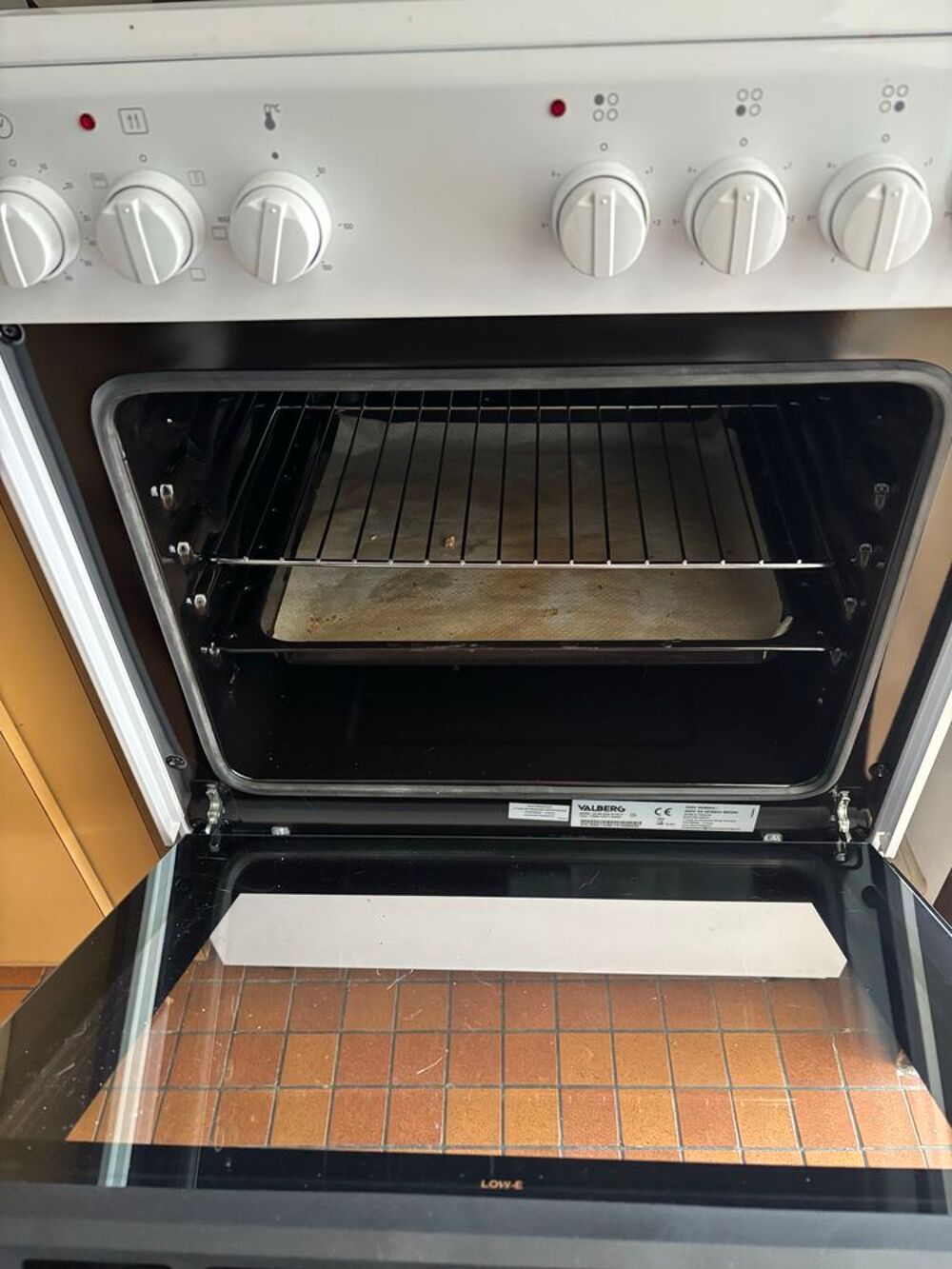 cuisini&egrave;re en vitroc&eacute;ramique Electroménager
