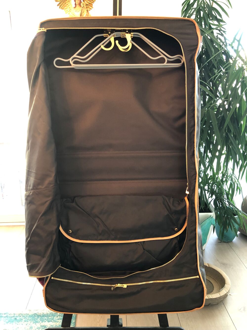 Porte-v&ecirc;tements de marque (pas une contre-fa&ccedil;on) Maroquinerie
