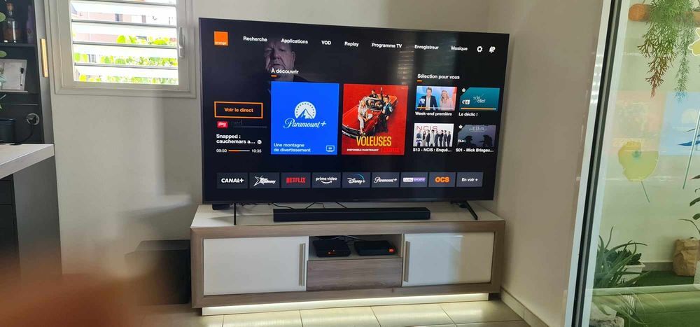 Grand t&eacute;l&eacute;vision avec meuble Photos/Video/TV