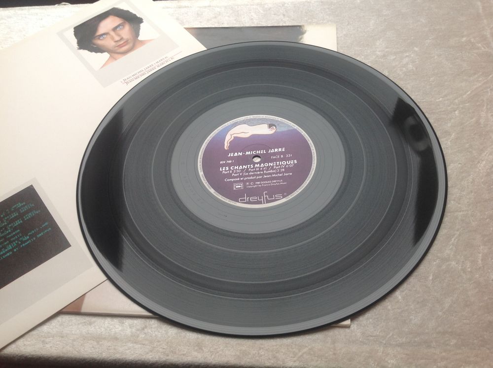JARRE / LES CHANTS MAGN&Eacute;TIQUES 33 TOURS Envoi Possible
CD et vinyles