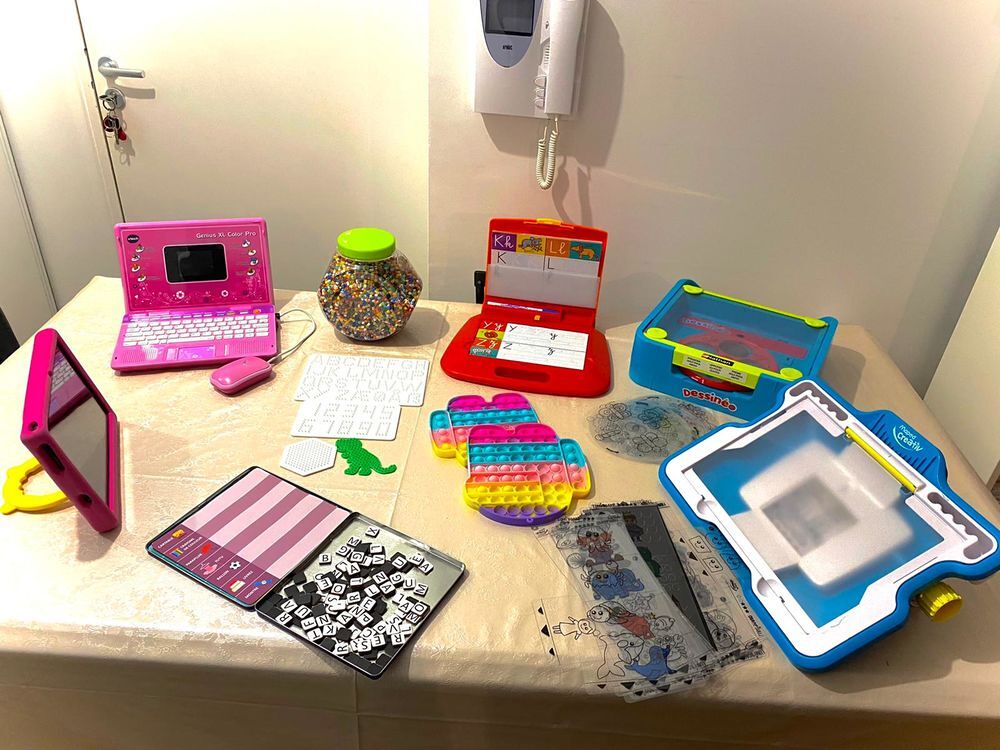 LOTS DE JOUETS, JEUX &Eacute;LECTRONIQUES ET TABLETTE Jeux / jouets
