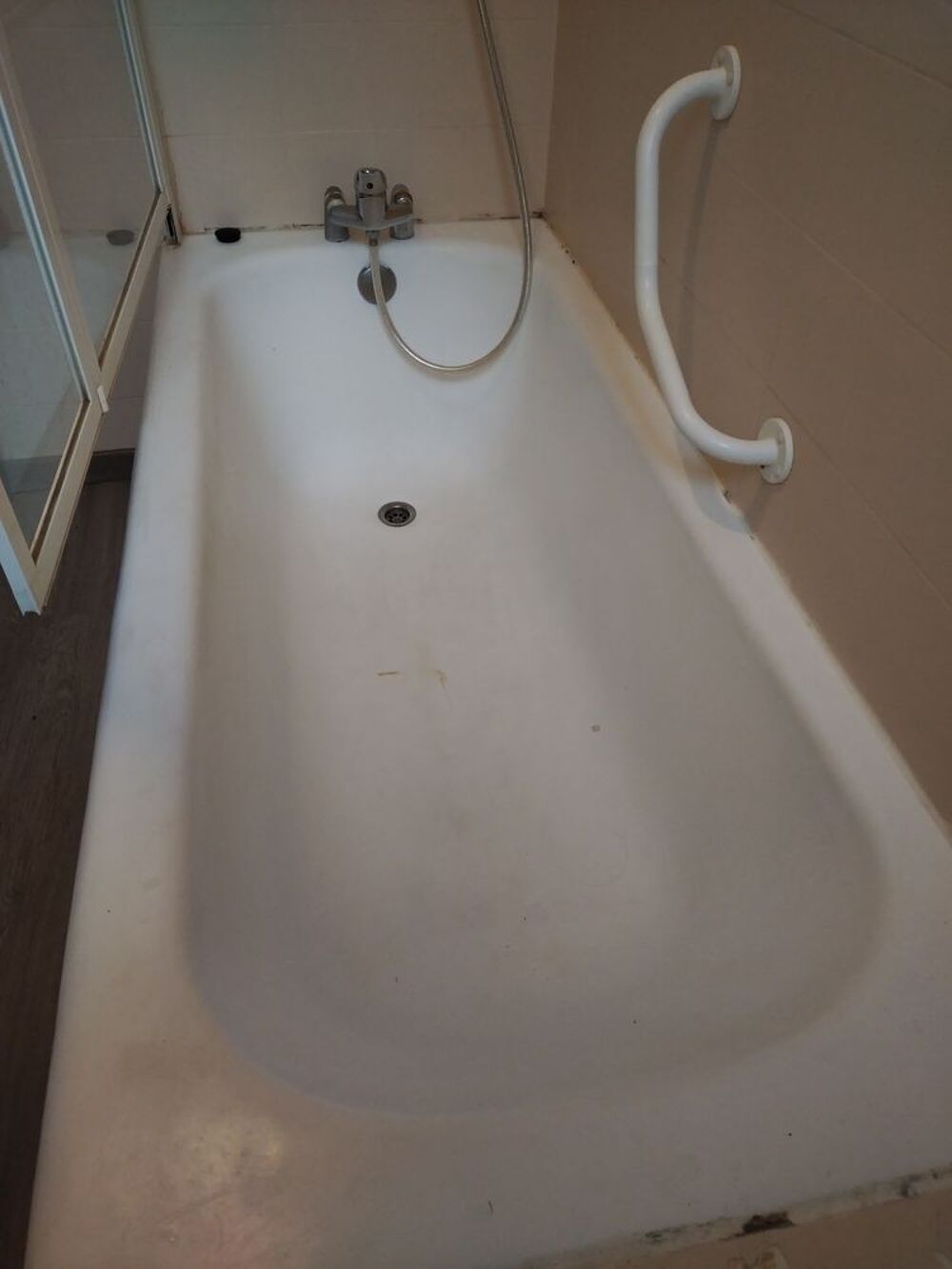 Baignoire ann&eacute;e 70 
Meubles