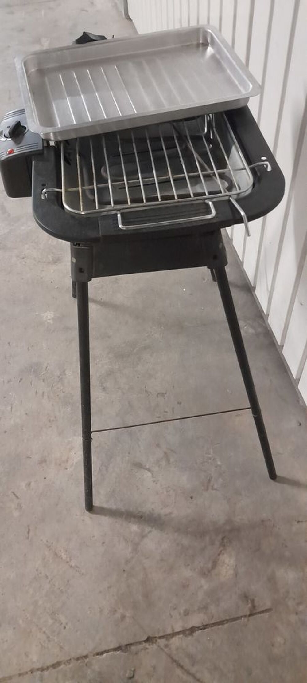 Barbecue &eacute;lectrique sur pieds Jardin
