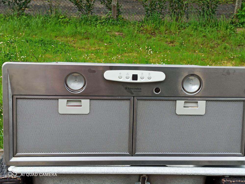 Hotte Electrolux double grilles. Electroménager