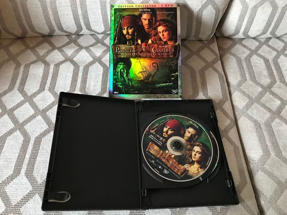 Pirates des Cara&iuml;bes 2 Le Secret du coffre maudit DVD et blu-ray
