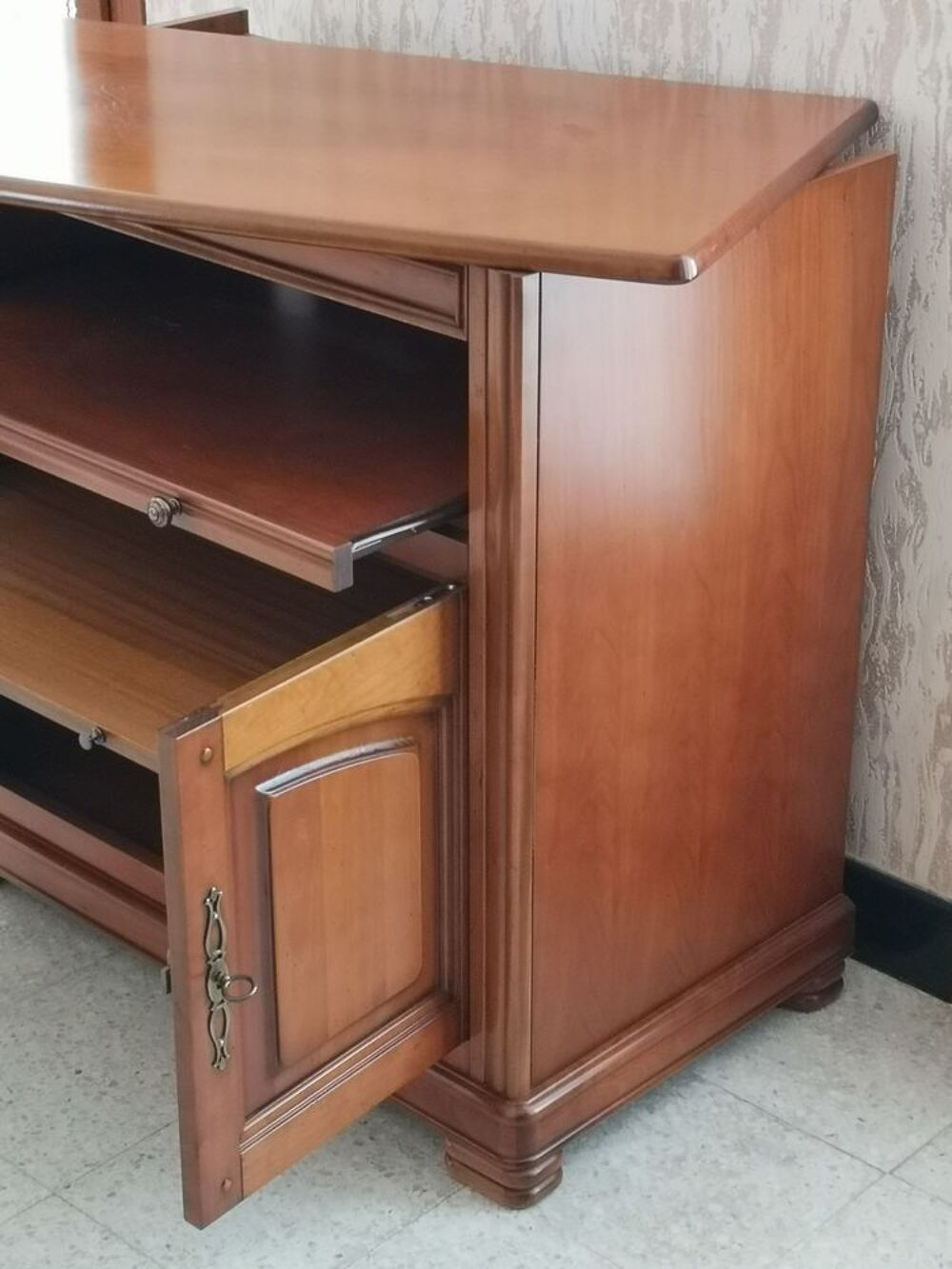 MEUBLE TV EN MERISIER QUASI NEUF Meubles