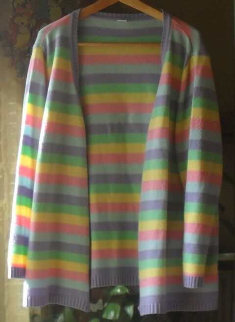 Gilet � rayures horizontales multicolore T 52 15 Montreuil (93)