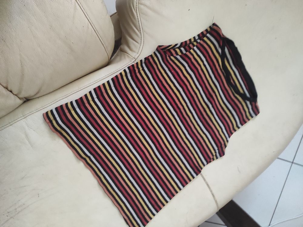 10€ deux haut taille XS et 38/40 Vêtements