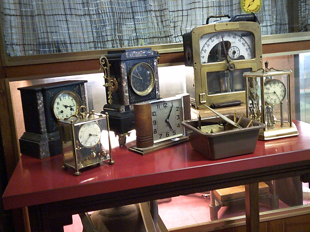 Pi&egrave;ces et pendules ancienne Bijoux et montres
