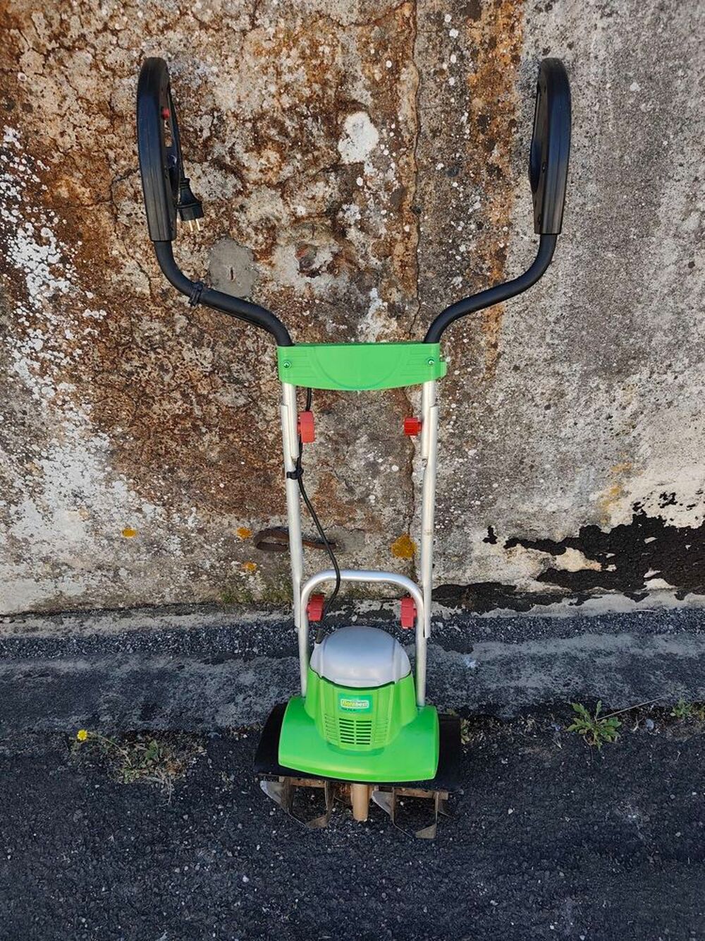 Motobineuse &eacute;lectrique. tr&egrave;s bon &eacute;tat. Jardin