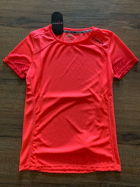 Tee Shirt running femme      Diadora    10 Saleilles (66)
