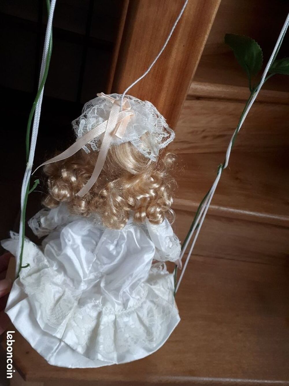 Poup&eacute;e sur sa balan&ccedil;oire Décoration