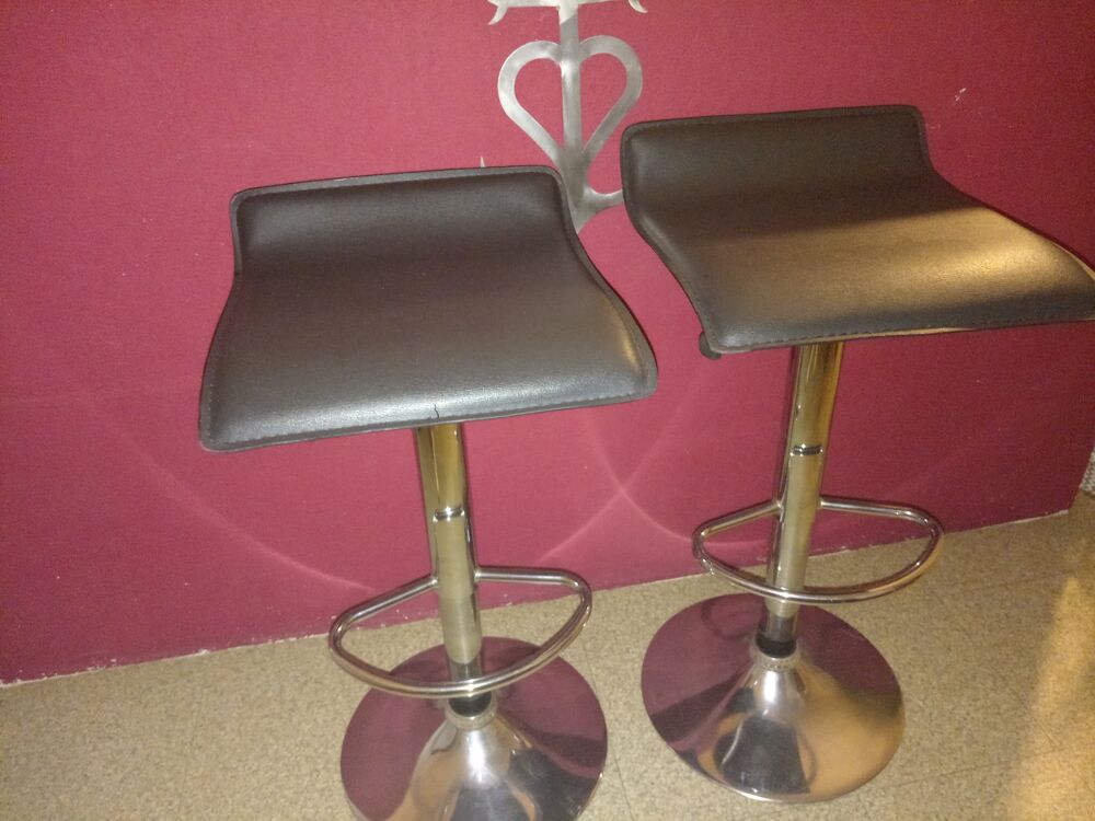 Deux jolis tabourets de bar tr&egrave;s bon &eacute;tat Meubles