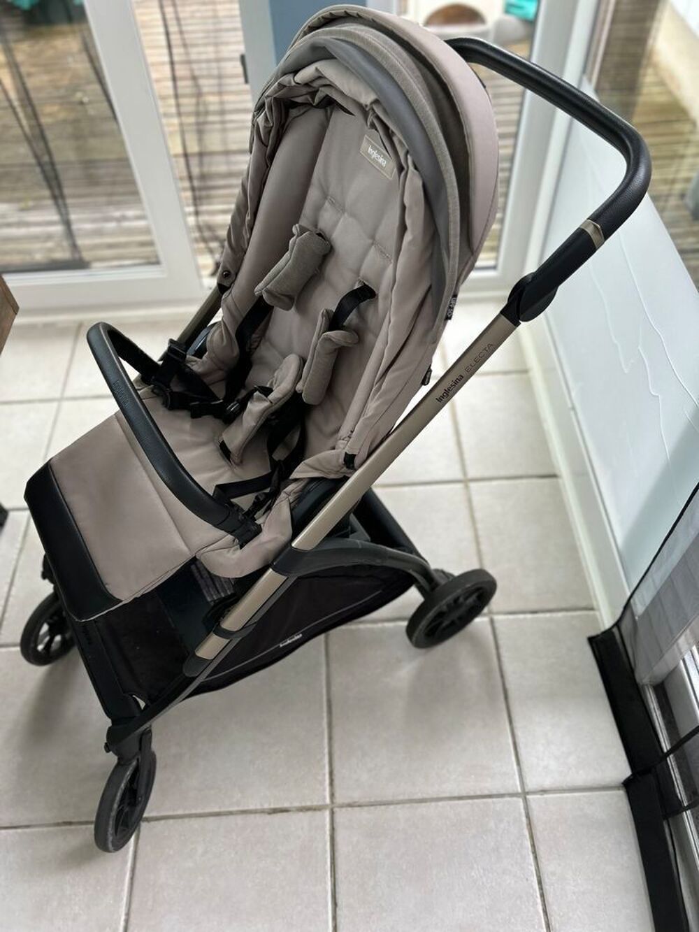 Ensemble poussette si&egrave;ge nacelle cosy Inglesina Electa Puériculture