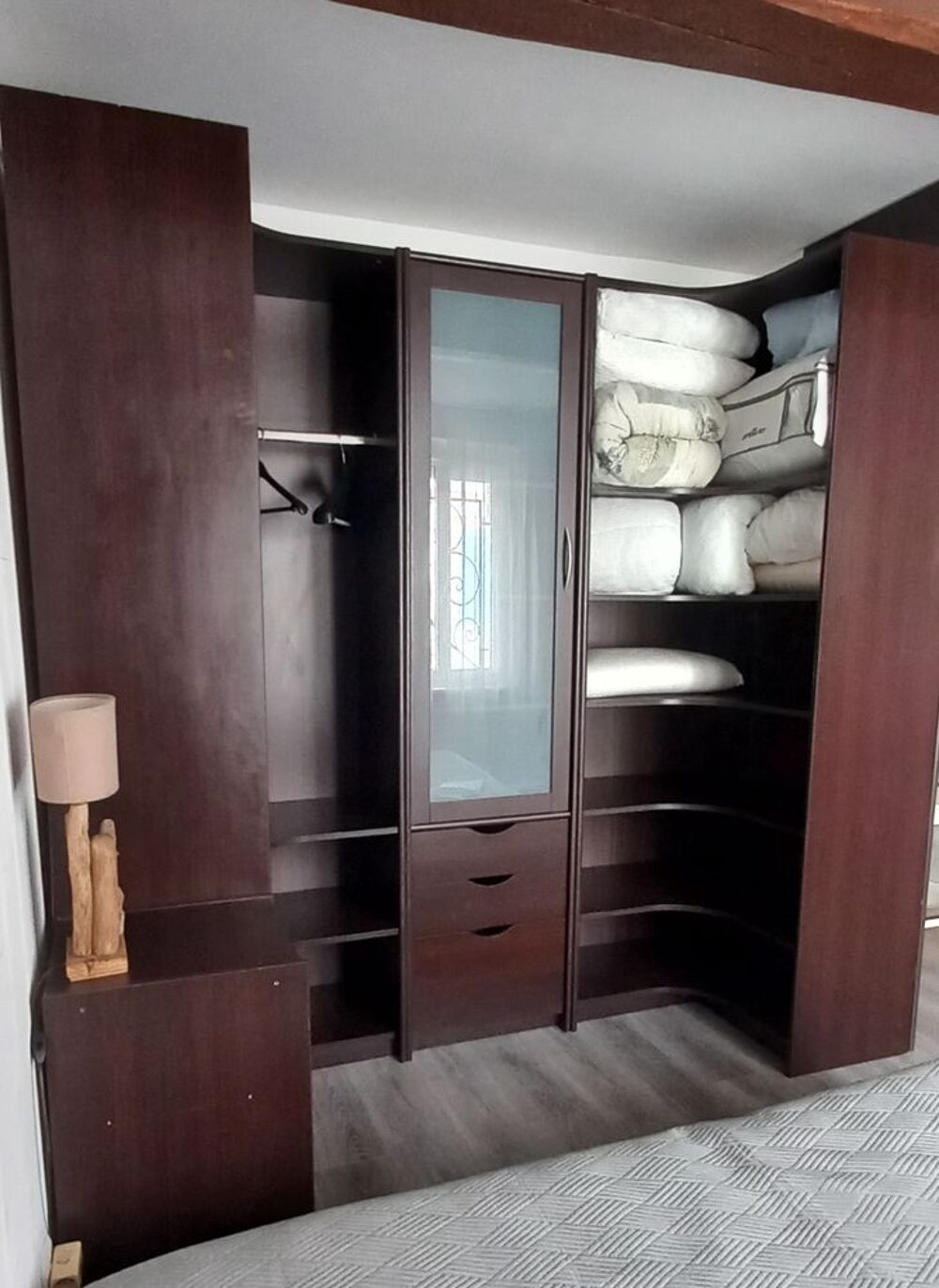 Dressing avec &eacute;tag&egrave;res, chiffonnier et colonnes Meubles