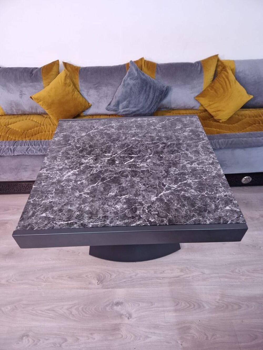 Table &agrave; Manger Extensible Effet Marbre Noir - Pied Centrale Meubles