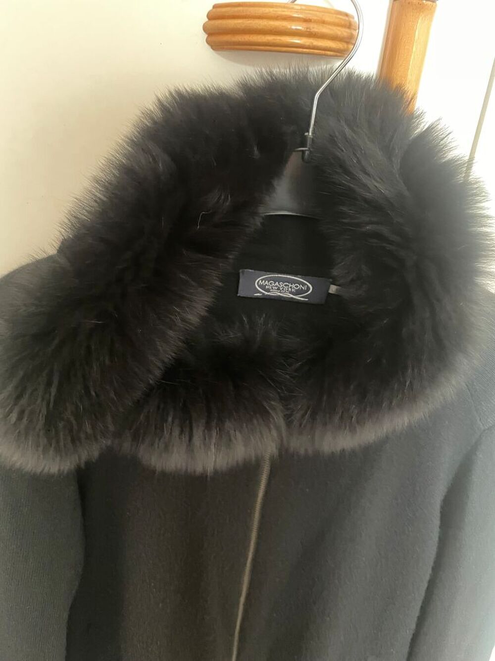Magaschori NY cardigan zipp&eacute; noir &agrave; capuche cashmere ML 40 Vêtements