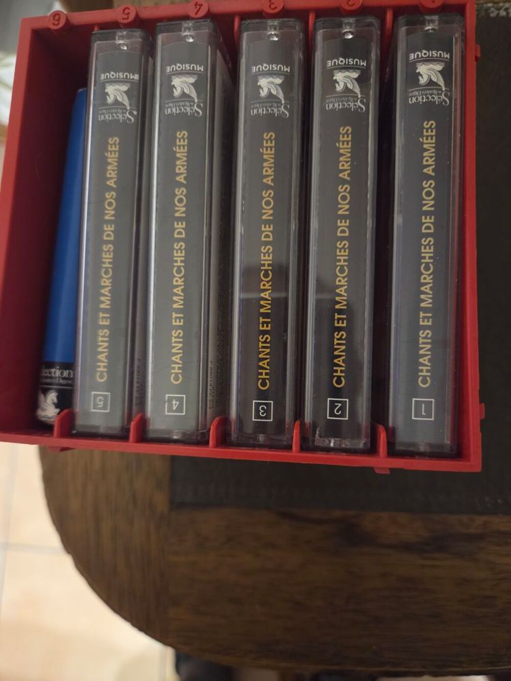 COFFRET de 5 CASSETTES AUDIO
CHANTS et MARCHES des ARMEES Audio et hifi