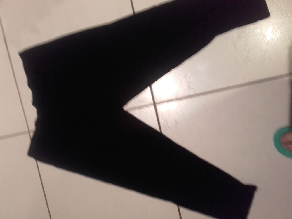 Un pantacourt taille 42 Vêtements