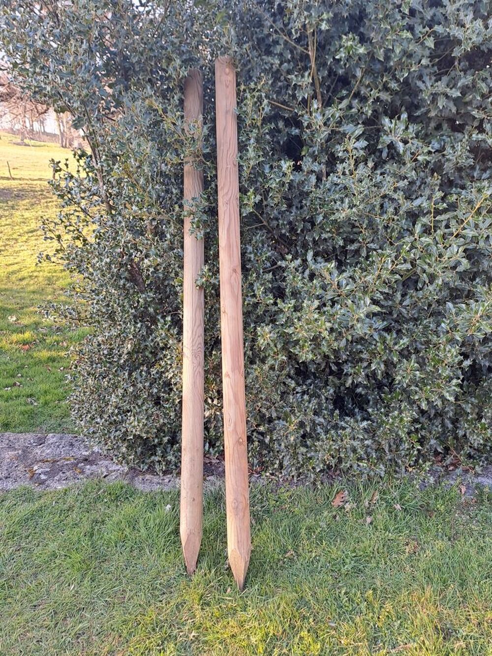 Poteaux - Piquets - 30- neufs - cl&ocirc;tures Bricolage