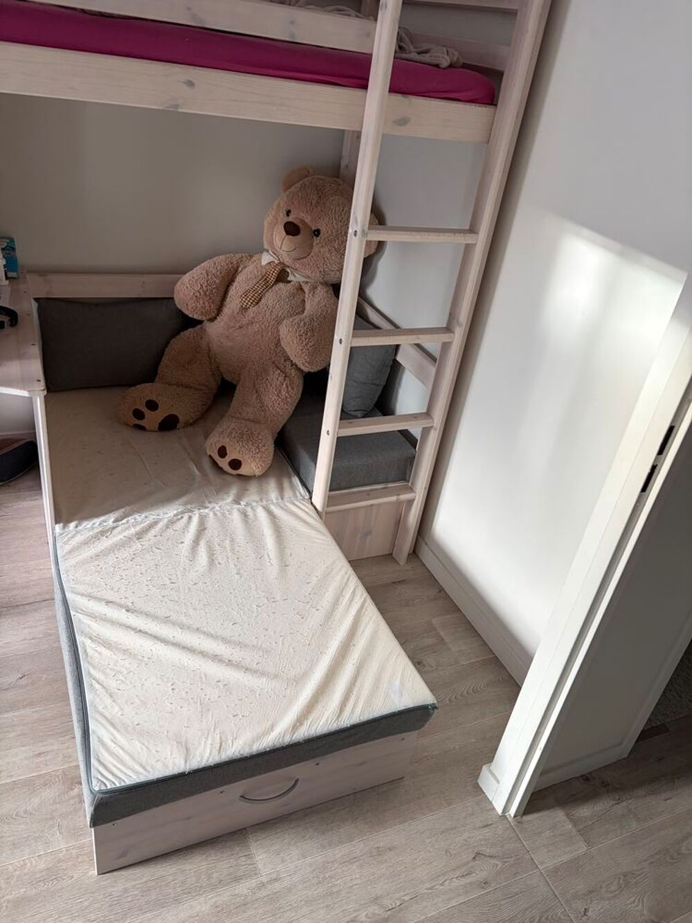 Lit mezzanine 90x200 + canap&eacute;-lit + bureau + rangements Mobilier enfants