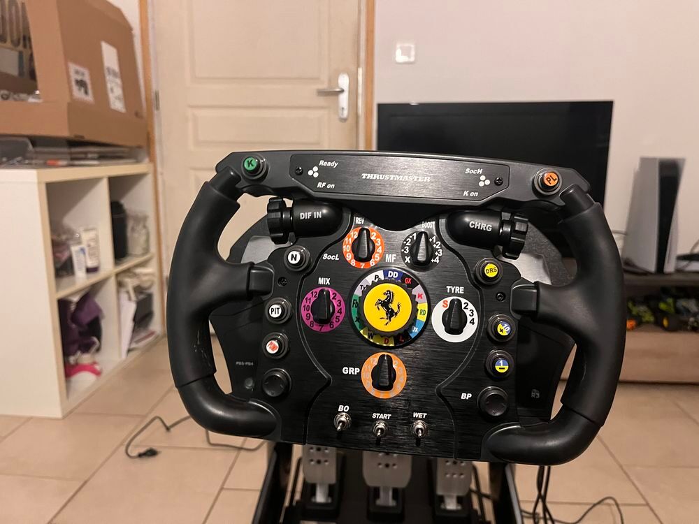 Simulateur Simracing complet, ch&agrave;&cent;ssis GTPlayer, Volant Trustmaster F1 Add-on, P&eacute;dalier Thrusmaster T-LCM Load-Cell et base Trustmaster T300 Servo Base Consoles et jeux vidéos