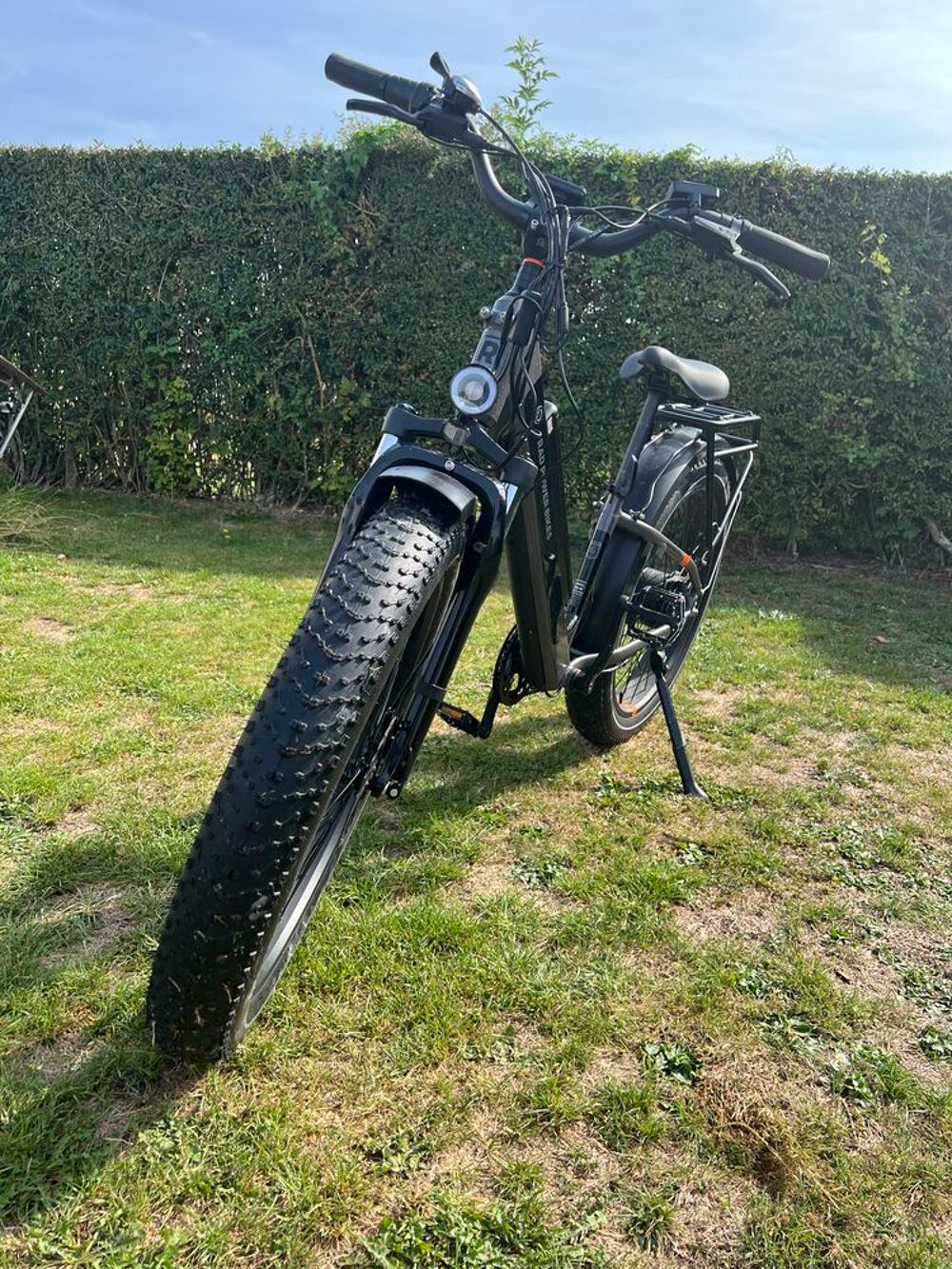 VTT &eacute;lectrique &agrave; pneus larges : RadRhino 6 Step-Thru Vélos