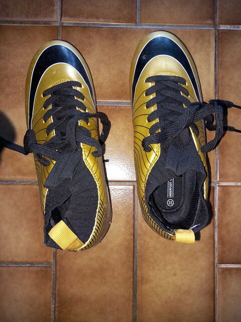 chaussures de foot a crampons Saint-Lyphard (44)