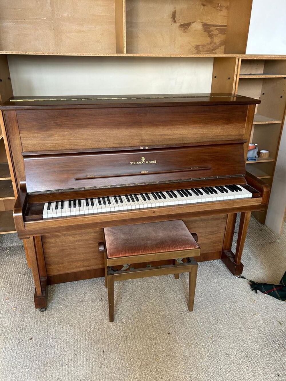 Piano droit Steinway &amp; Sons Instruments de musique