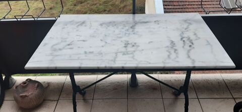 Table en marbre pied en fer forgé  50 Dijon (21)
