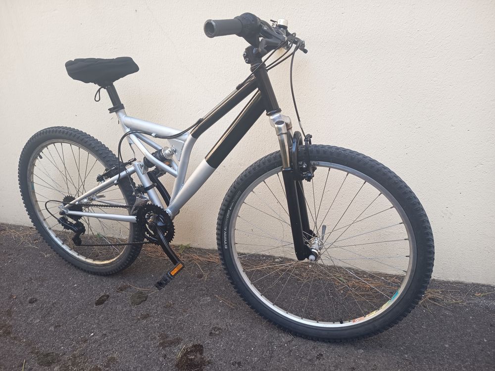 vtt suspendu 26 pouces 
Vélos