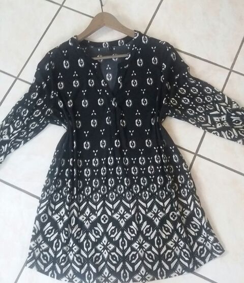 Tunique noire � motifs infroissable L 72 cm T 42 ou 40 / 42 10 Domart-en-Ponthieu (80)