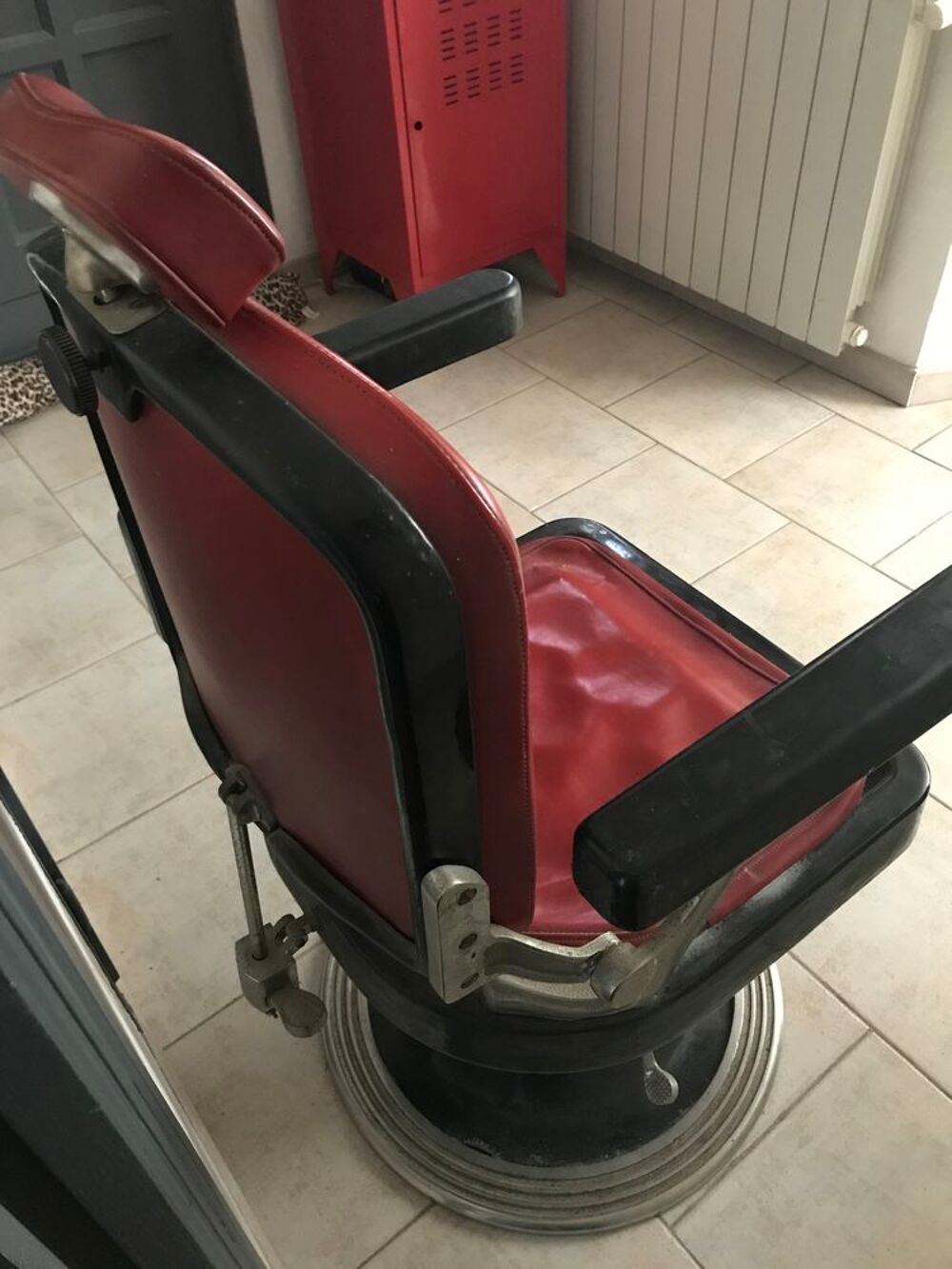 Ancien fauteuil de barbier ou de coiffeur Décoration
