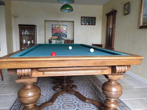Billard Franais avec boulier et porte-queues. 2500 Riom (63)