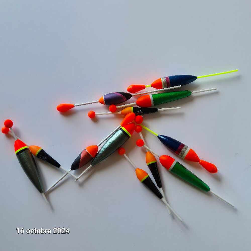 Lot de 12 flotteurs &agrave; coulisse diff&eacute;rents et de poids diff&eacute;r Sports