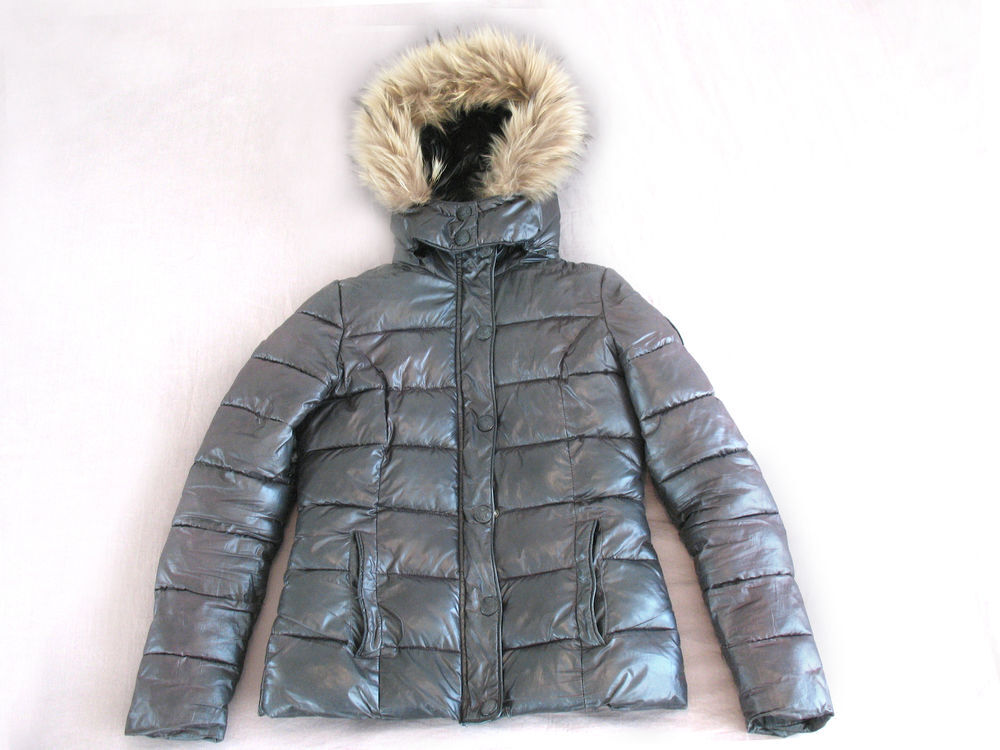 DOUDOUNE KAPORAL TAILLE XS (TAILLE 34)
Vêtements