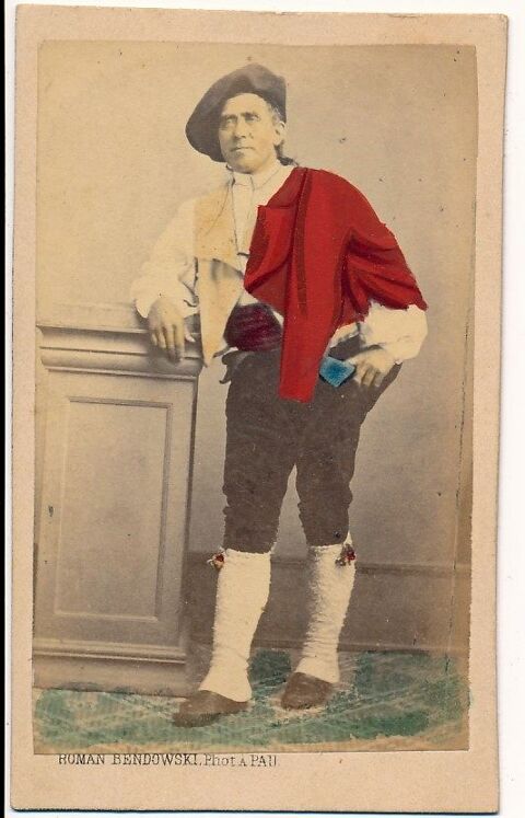 Photographie Portrait Homme en Costume Basque Pau 0 Loches (37)