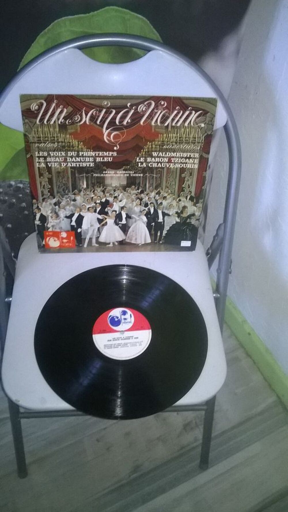 Vinyle Un soir &agrave; Vienne 
Par l Orchestre Philharmonique CD et vinyles
