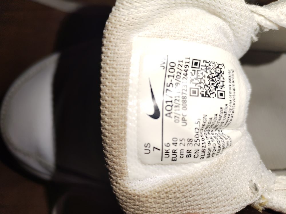 Baskets NIKE full cuir blanche (Taille 40) Chaussures