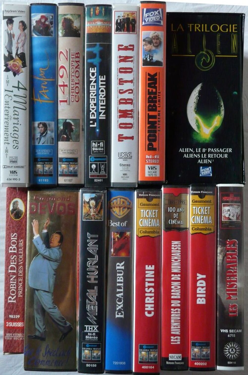 lot de cassettes VHS originales DVD et blu-ray