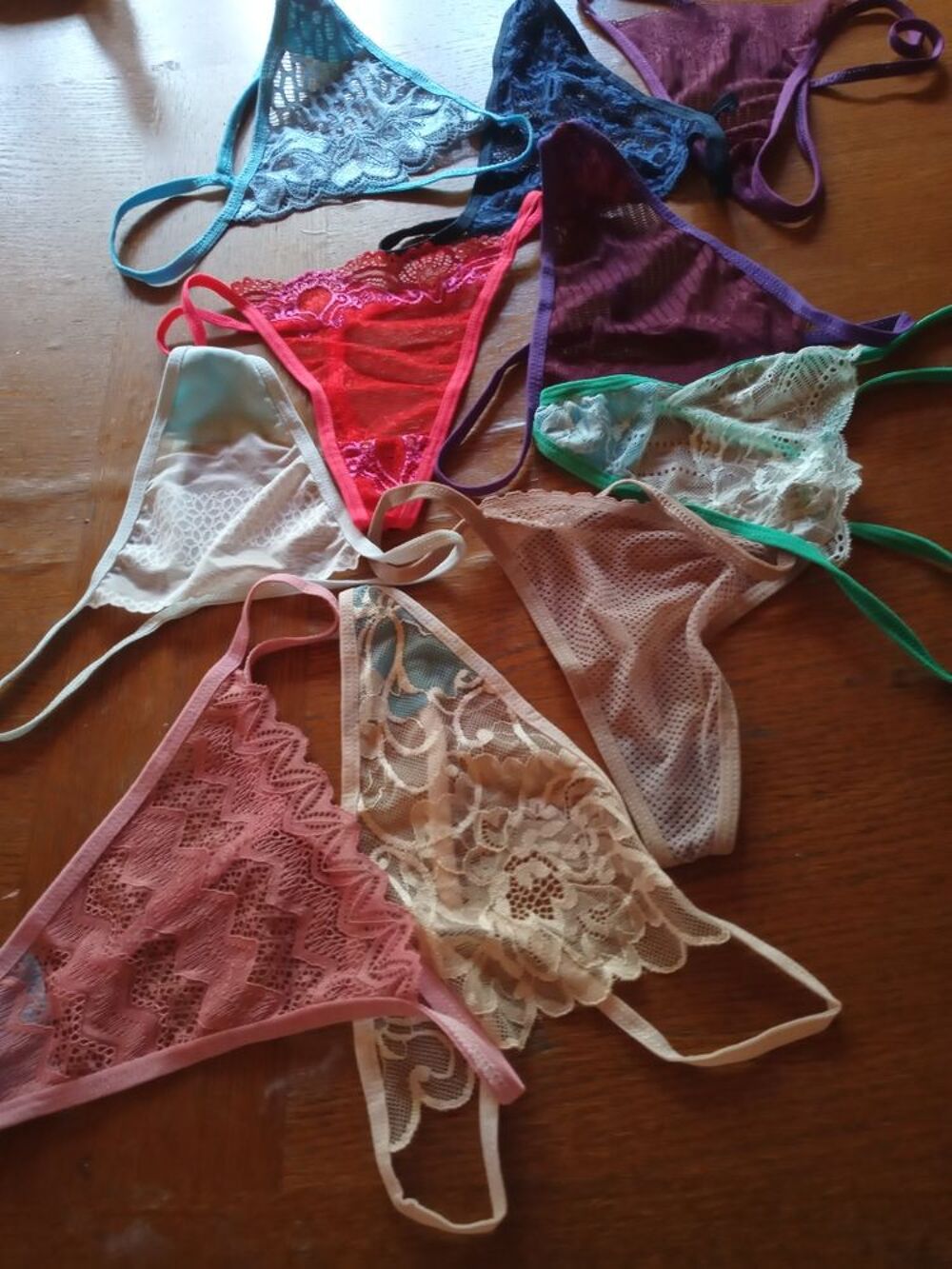 LOT STRING MULTICOLORE Vêtements