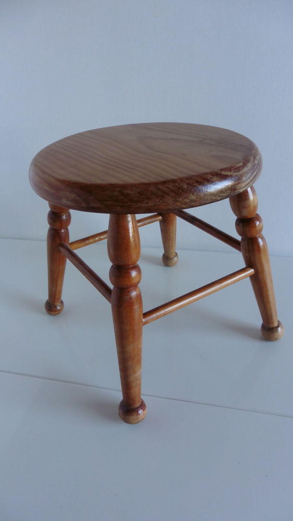 Canard sur Tabouret en bois Décoration