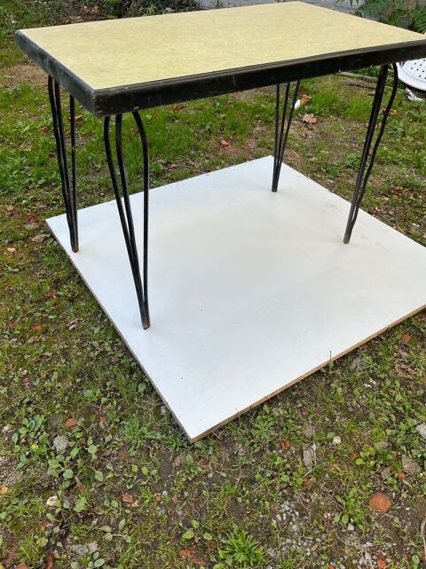 3 Tables des Ann�es 1950 pi�tement torsad� m�tal
55 Decazeville (12)