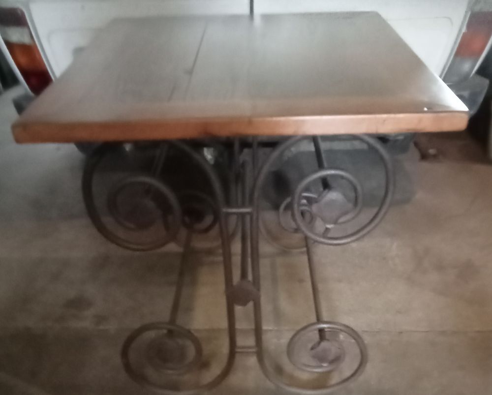 Table dit de boucher ou autre ( cuisine , salle a manger) Meubles