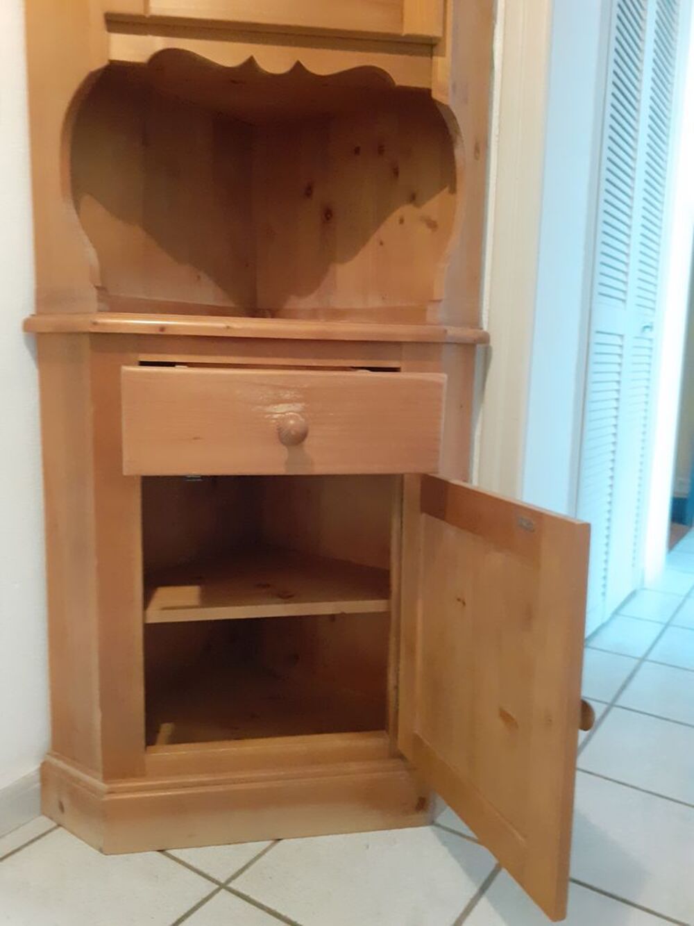 MEUBLE ANGLE EN PIN Meubles