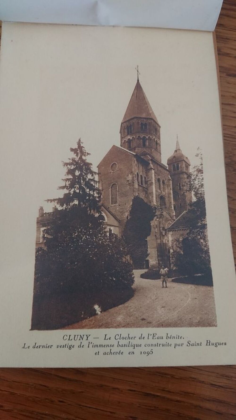  16 cartes des &eacute;glises romanes clunisiennes et tournugeoises 
