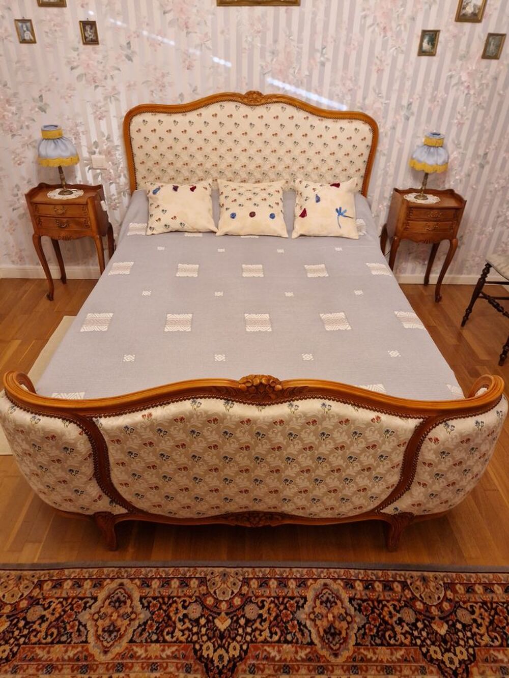Chambre &agrave; coucher en merisier Meubles