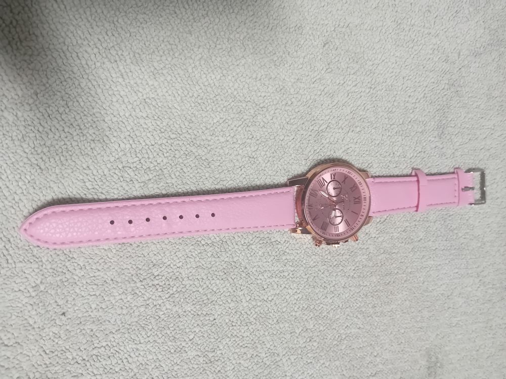 Promo Jolie montre pour femmes/filles ROSE neuve
Bijoux et montres