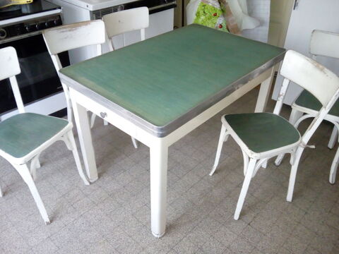 table + 5 chaises de cuisine  100 Montluon (03)