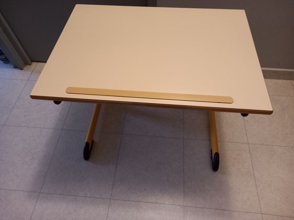 Bureau enfant maternelle TRES ROBUSTE Meubles